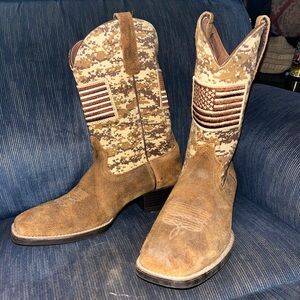 NWOT Men’s Ariat Flag Boots